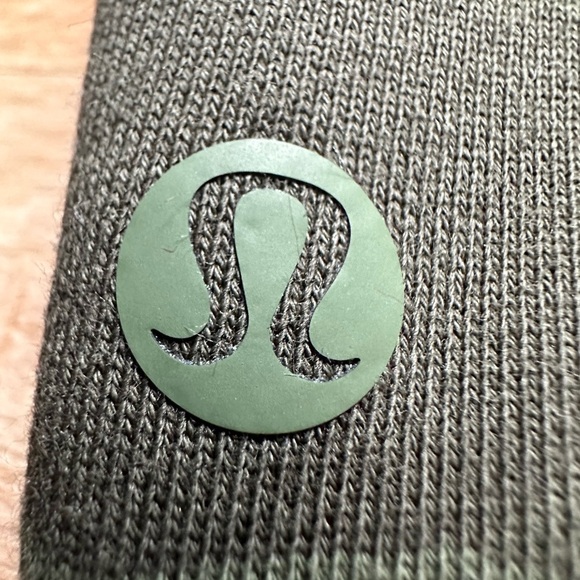 Lululemon Scuba Crew Neck Pullover Sweatshirt Camo Size 2 - Picture 10 of 11